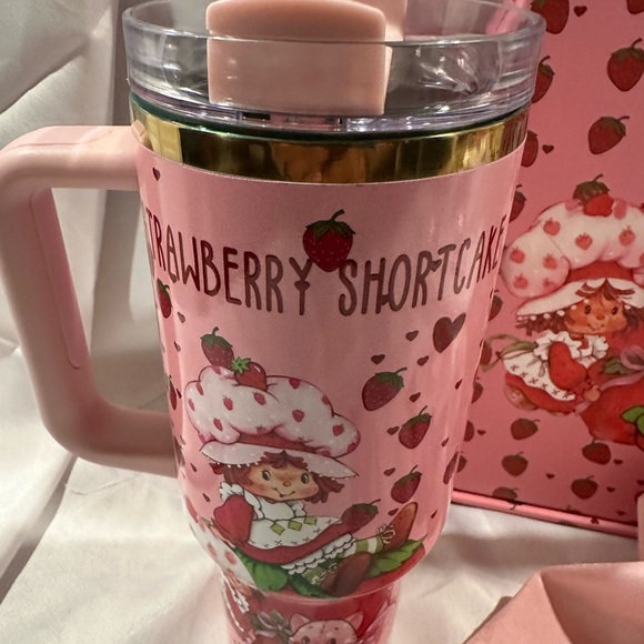 Stanley Tumbler 40 oz Quencher Pink Strawberry Shortcake - Picture 3 of 4